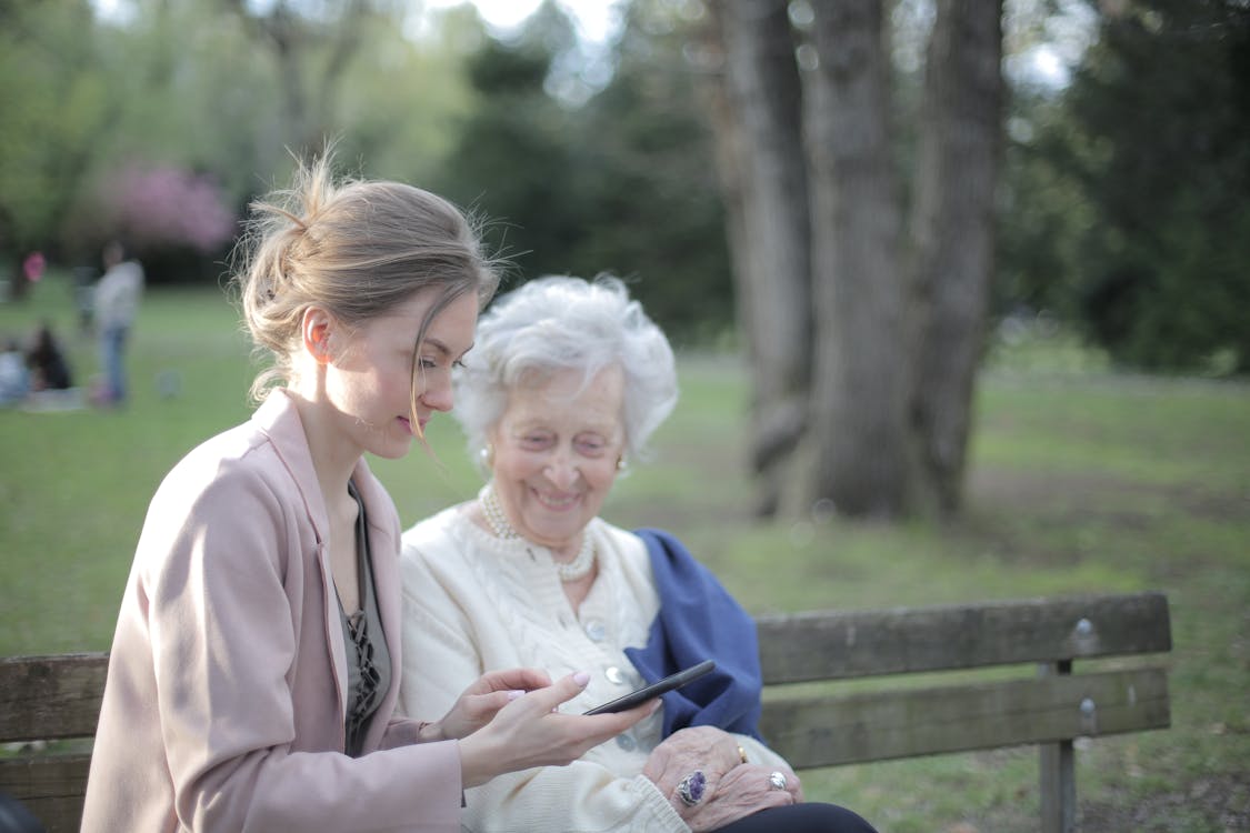 Healthcare provider using a tablet to consult with a patient — modern home care technology
