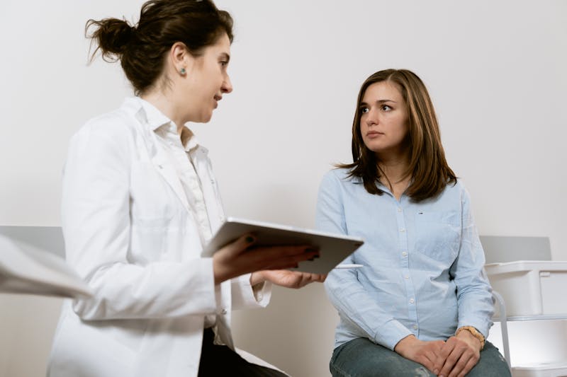 Doctor consulting with senior patient about safe allergy medications