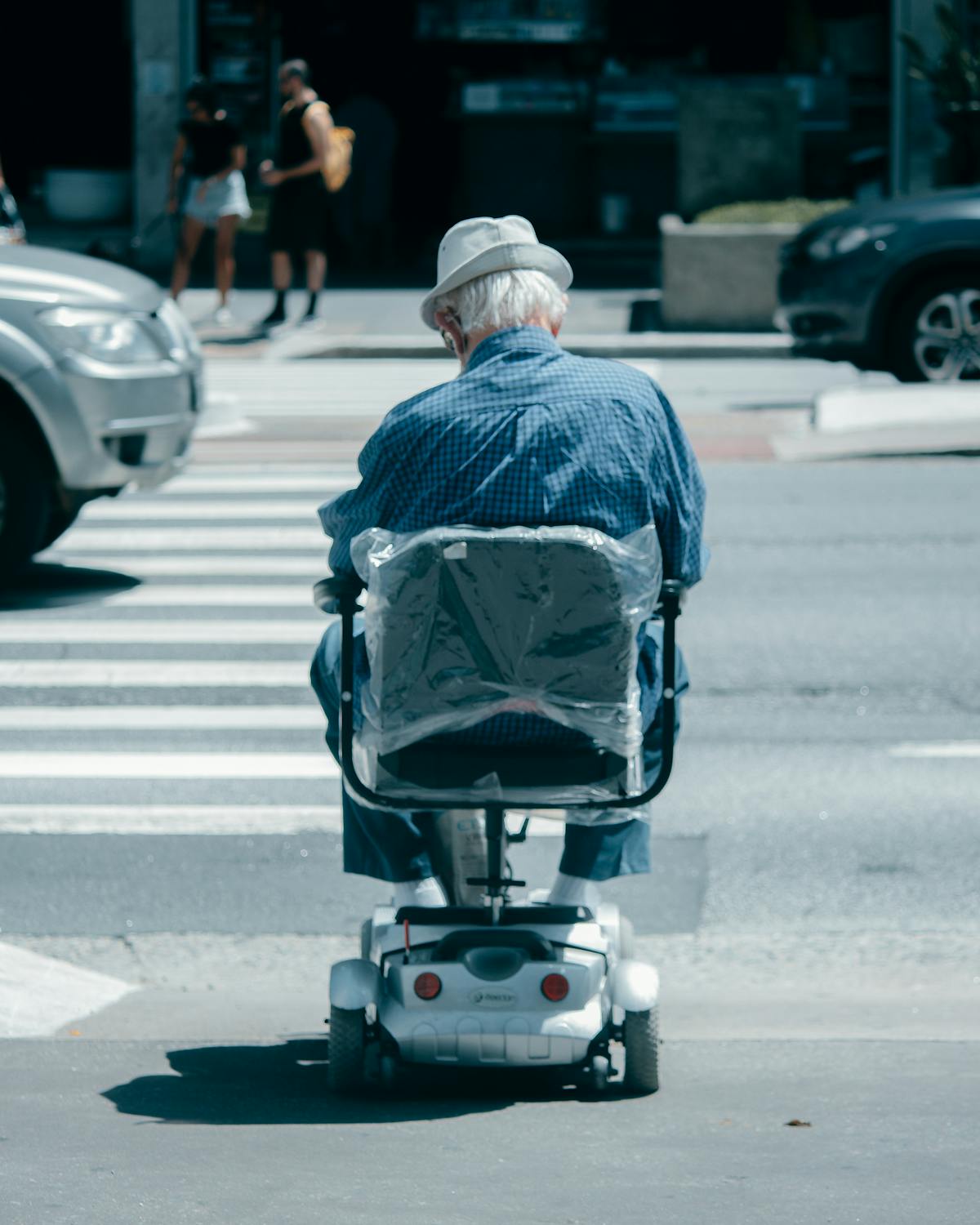 Orange County senior maintaining mobility and independence with integrated Medi-Medi plan benefits