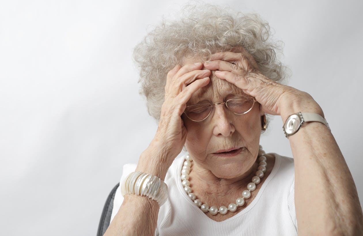 An elderly Orange County woman experiencing symptoms of cognitive decline \u2014 recognizing early warning signs leads to earlier, better care