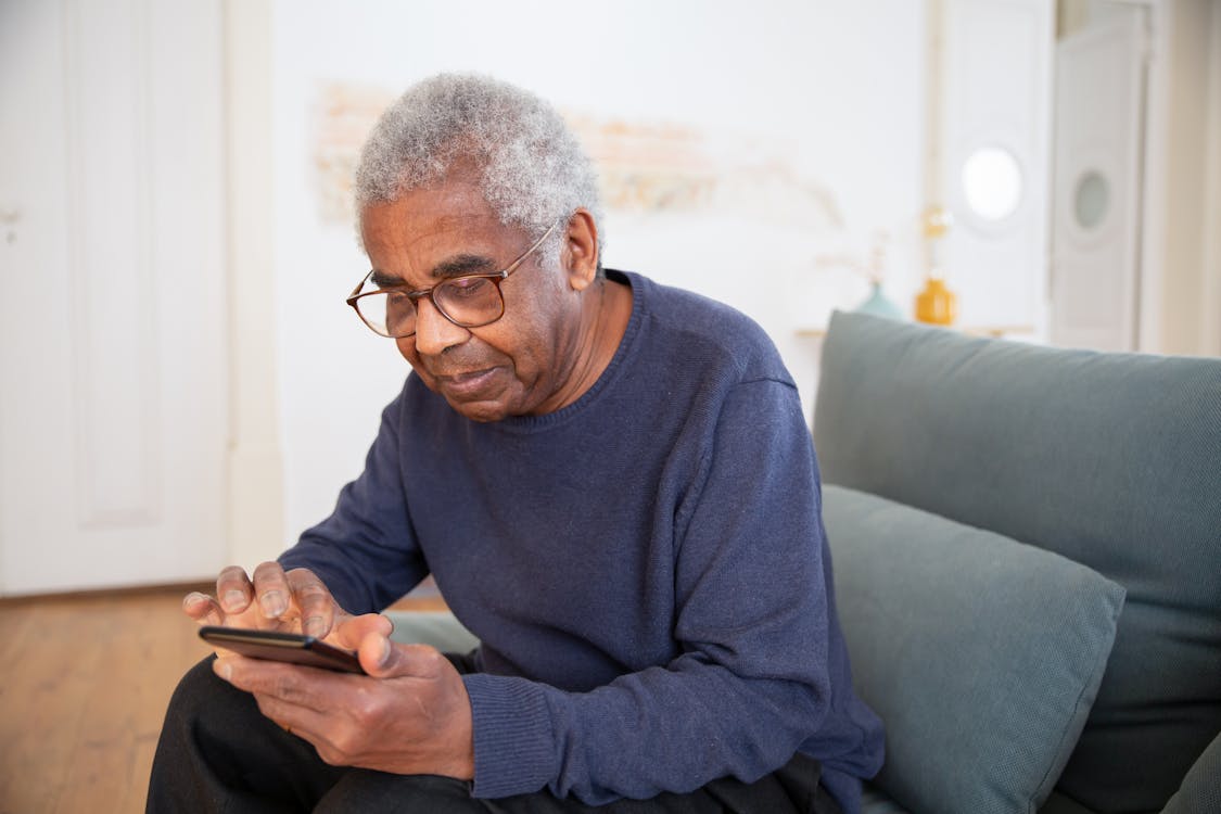 Private home care caregiver providing compassionate in-home support to Orange County senior