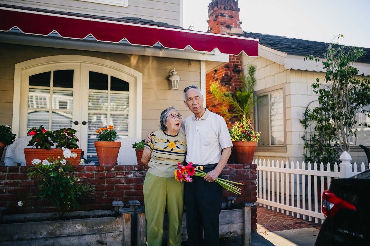 Senior couple at home in Orange County - aging in place with Alzheimer's treatment